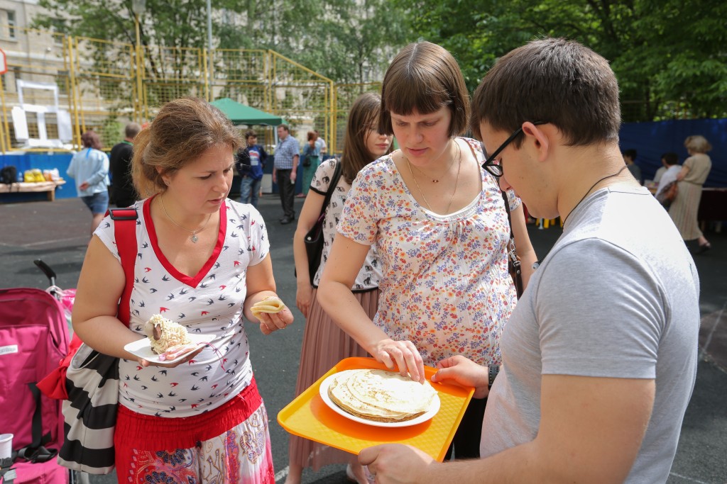 Соседи встретились на Академической площади Троицка